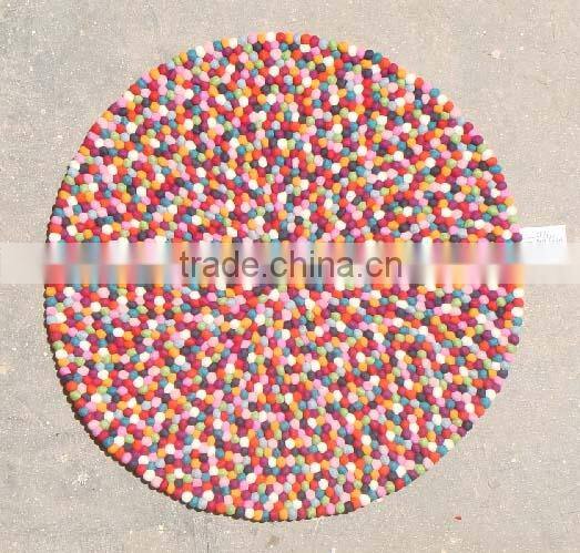 Bird pattern woollen carpet