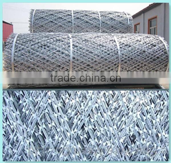 Diamond grill razor mesh fences hot dip galvanized BTO type barbed wire barriers concertina razor wire welded fencing suppliers