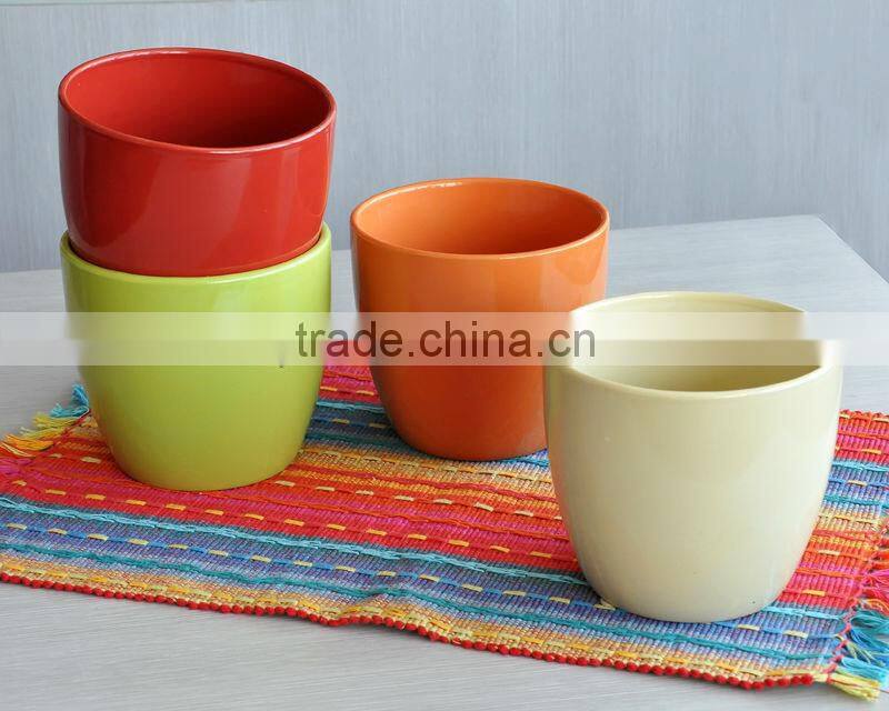 Stoneware garden pot with solid color