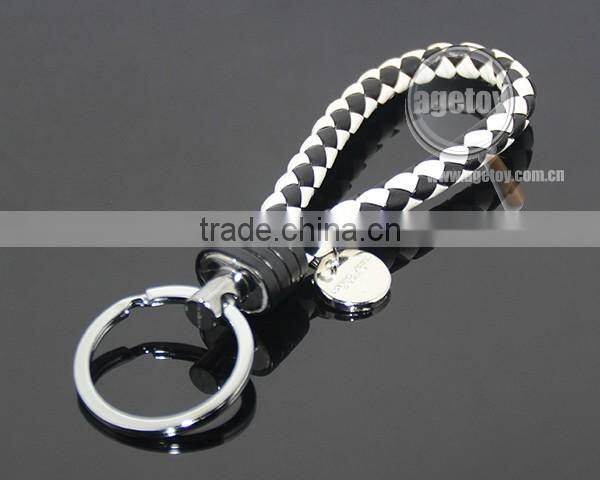 New Arrival Manual Hand Braided Rope Silver Zinc Alloy Metal Tag Braided Leather Cord Black White Leather Straps Weave Keychain