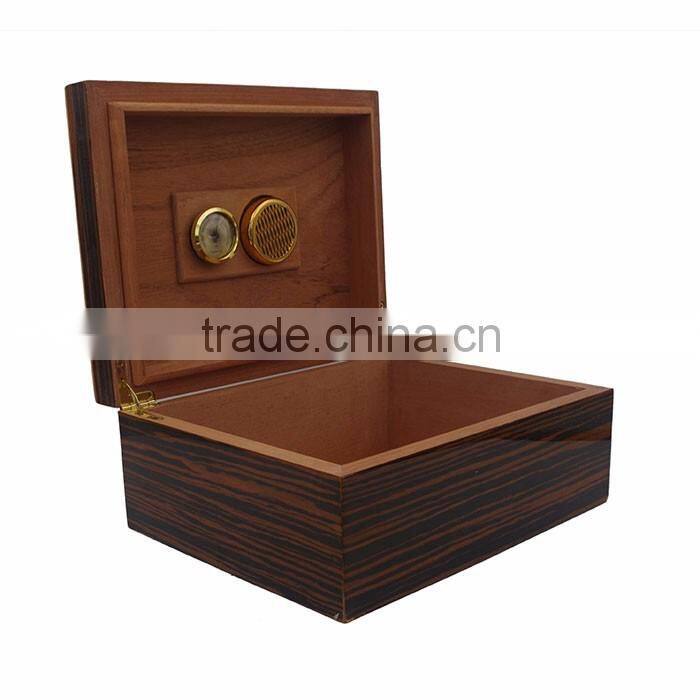Wooden wind up music box