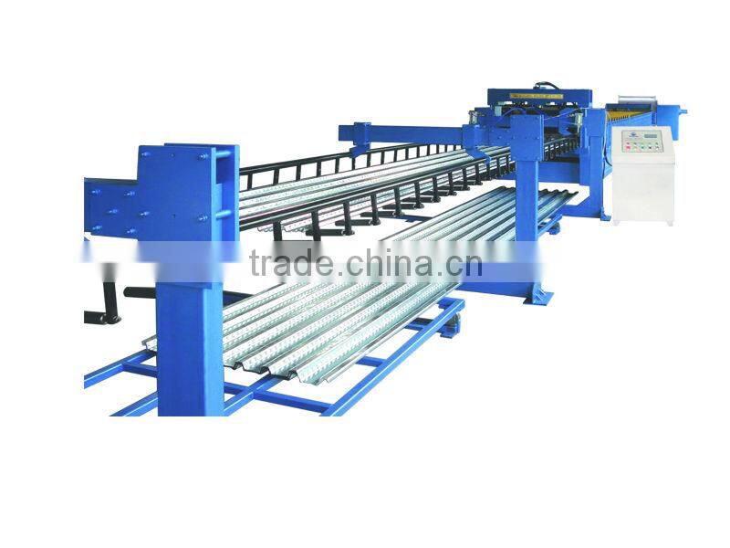 Automatic deck floor panel roll forming machine