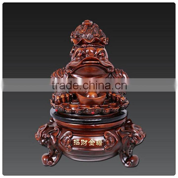 Resin wooden color money frog statue , resin animal statue
