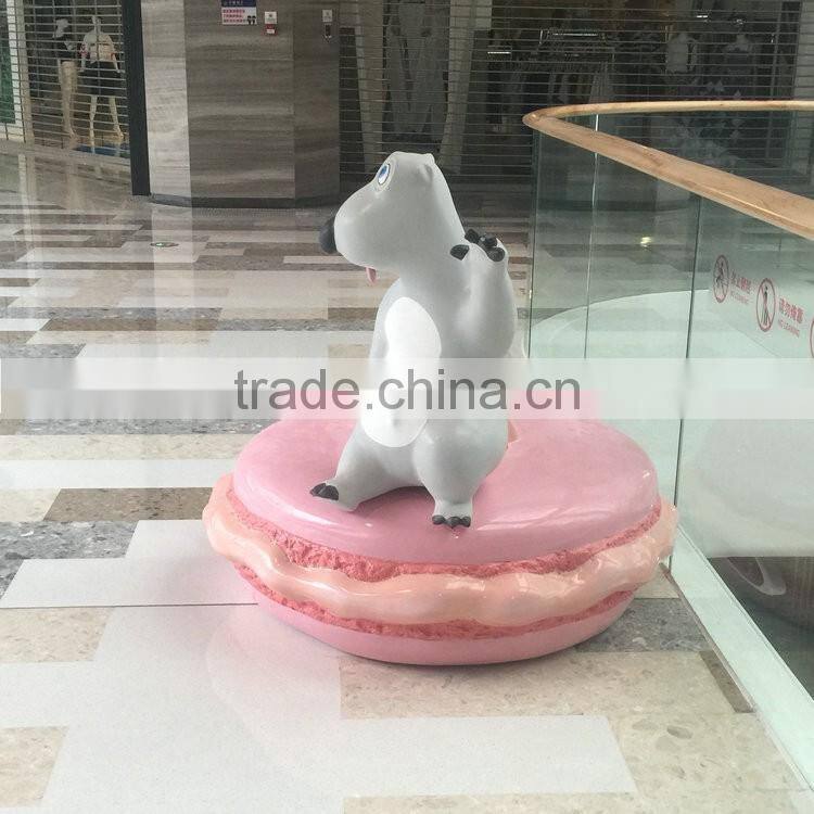 Fiberglass bear with cake decoration for mall