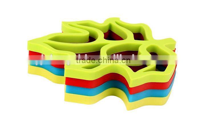 2016 Hot sale FDA and LFGB food grade colorful maple leaf shape non-sick silicone table mat & silicone drying mat