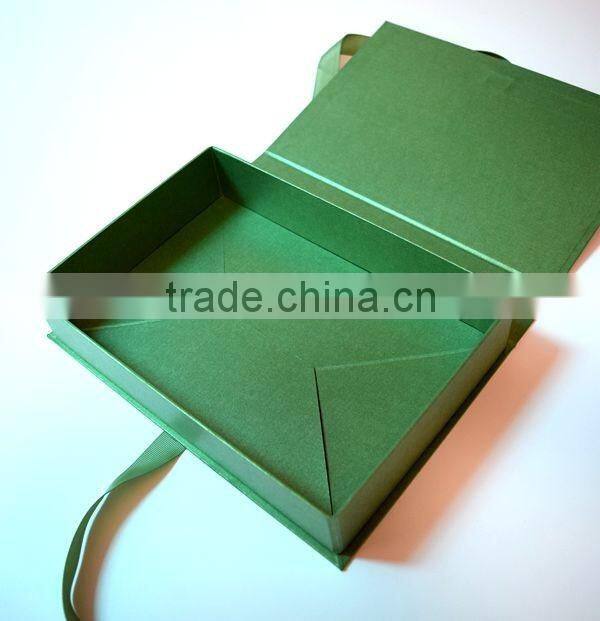 Fashionable customized garment packaging boxes wholesale