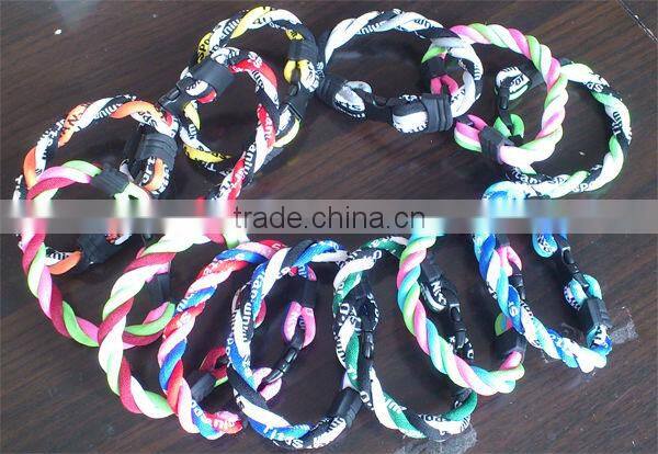 New design high quality green-red-white tornado sport necklace