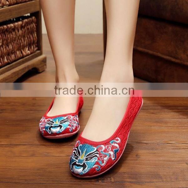 Women Casual Slip on Old Beijing Lace Shoes Chinese Opera Mask Embroidered Ladies Cotton Flats Good Quality No logos