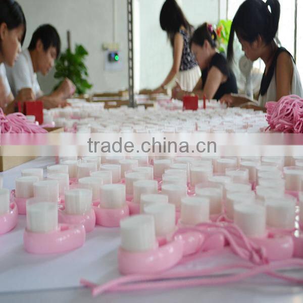 Hot Selling Comma Shape Plastic Handle Facial Cleansing Brush