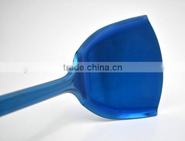 Non-stick TPR handle Factory Price titanize kitchen wok spatula