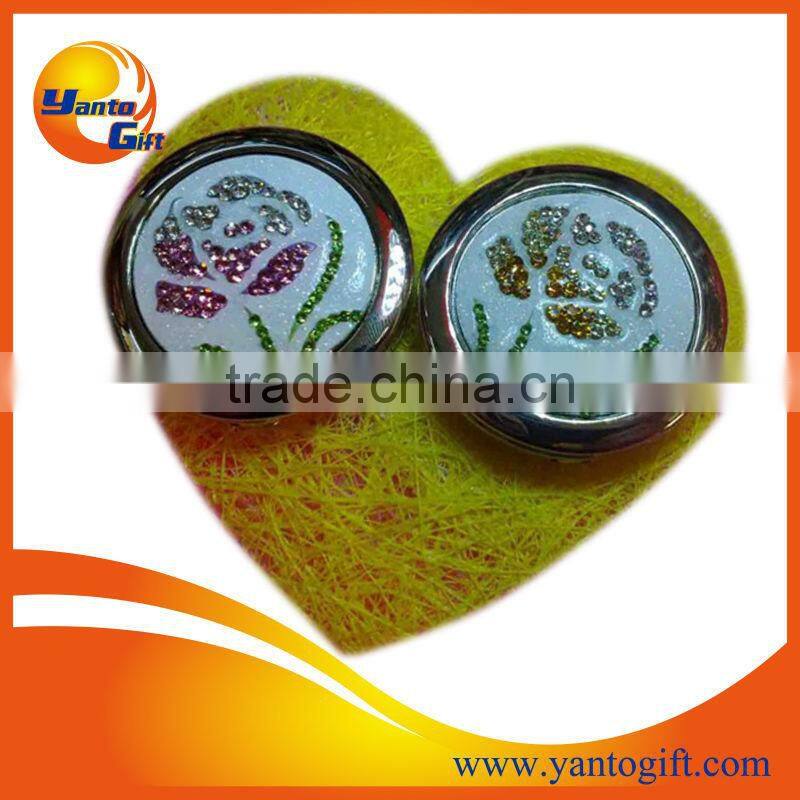 Foldable metal bag hanger