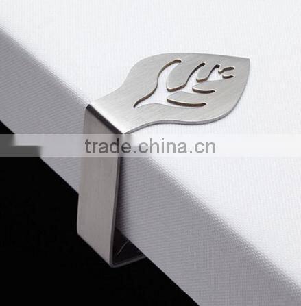 Maple Leaf Shape Hollow Out Stainless Steel Table Cloth Clip