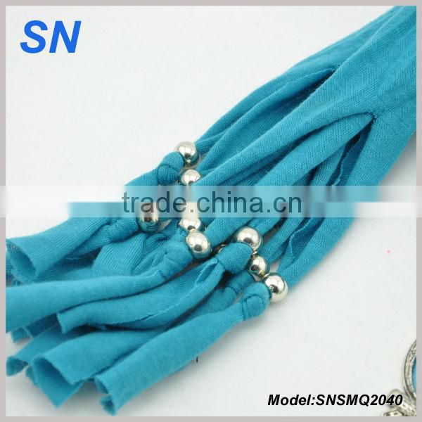 Silver round resin pendant scarves