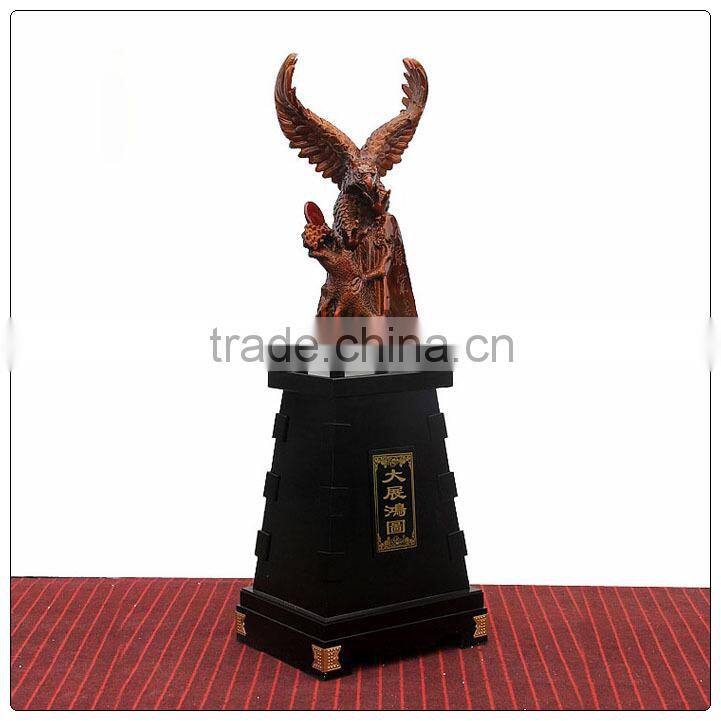 Hot selling wooden color resin eagle statue ,out door big eagle statue for business gifts