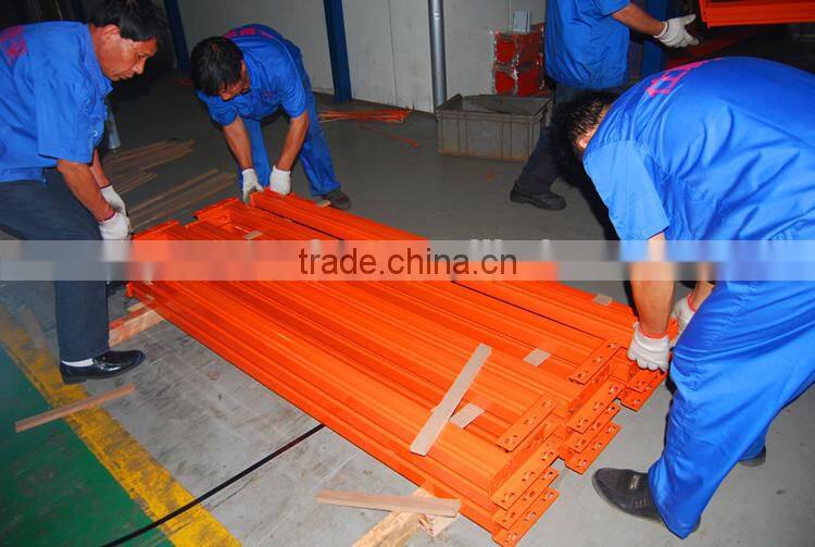 Heavy duty drive in pallet racking with guide rail