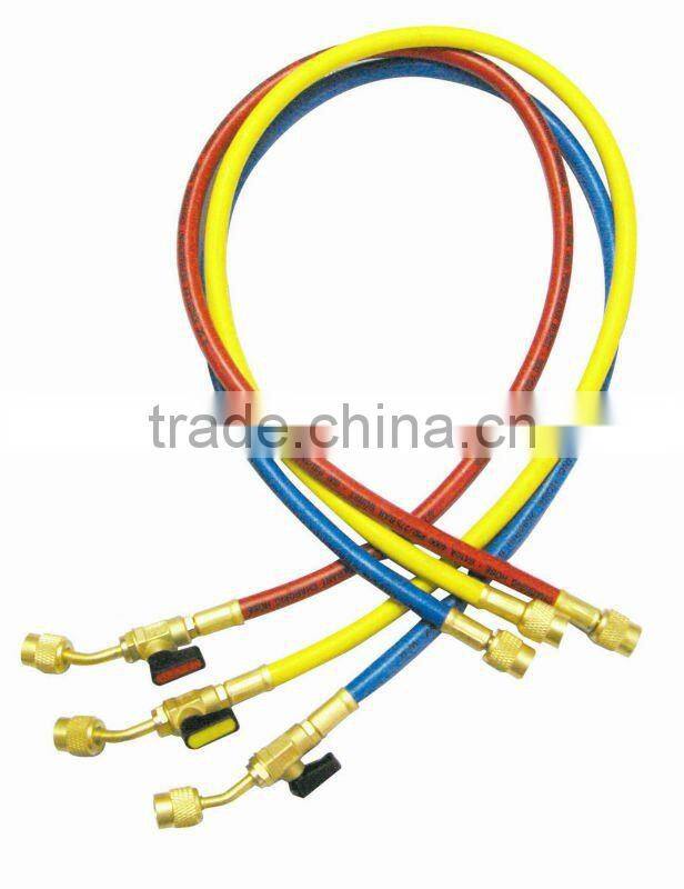 Refrigerant charging hose