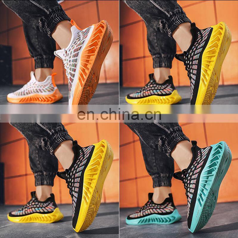 Factory Outlet 2021 Christmas and Winter New Korean Fashion Trend Flying Knitted Custom Men's Fashion Casual Sports Shoes