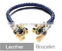 White And Champagne Crystals Acrylic Bowknow Bracelet