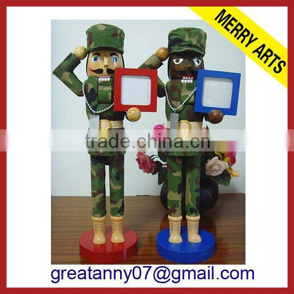 Yiwu China Manufacturering fat wooden carving nutcracker decoration