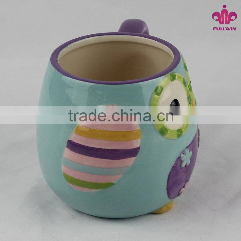 Novelty ceramic mug with owl design
