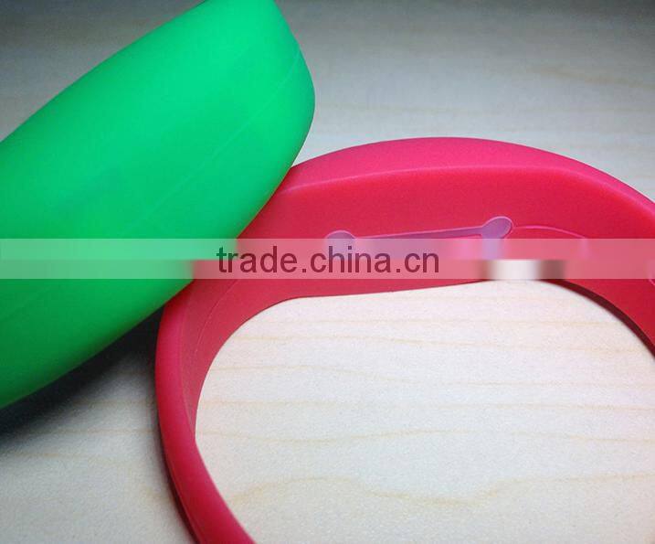 China supplier custom flash lights silicone LED wristbands with competitive price