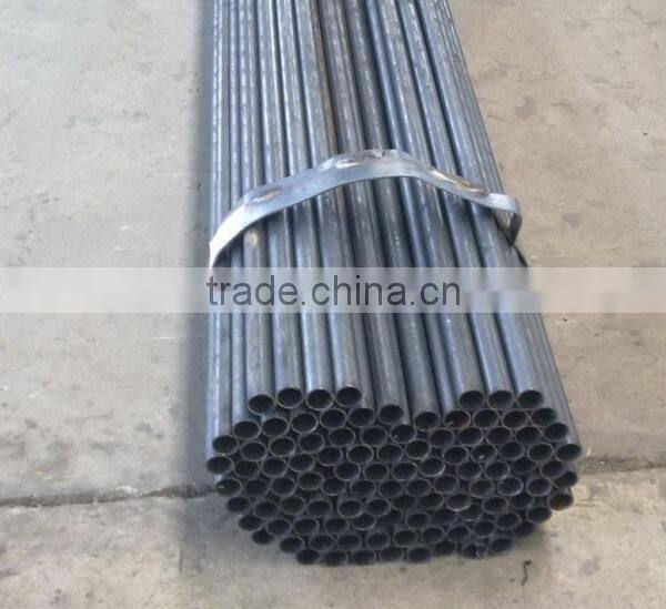 Modern creative carbon steel pipe wall shelf