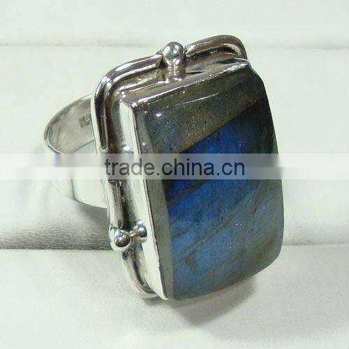 .925 Sterling Silver Green Onyx Gemstone Fashion Ring