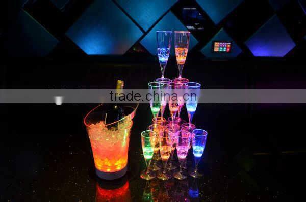 2016 New Fashion Liquid Attractive Magic LED Champagne Glass Inductive Color Cup Goblet Popular for Party Bar Wedding or KTV