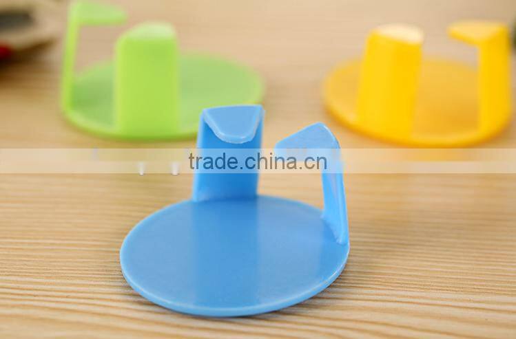 Wholesale high quality Plug hook Plug sticky hook plastic plug hook