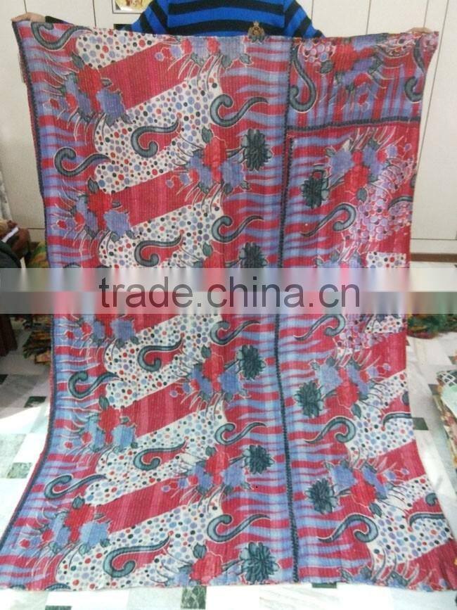 Beautiful flower Embroidery vintage sari fabric kantha quilt / Blanket/Gudari