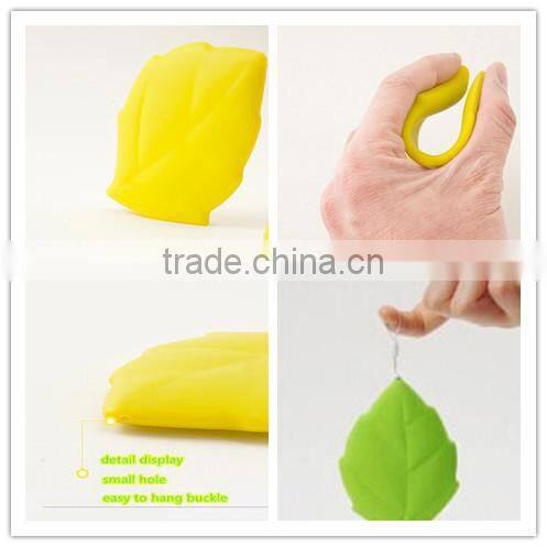 FDA/LFGB collapsible silicone cheap travel toothbrush cup