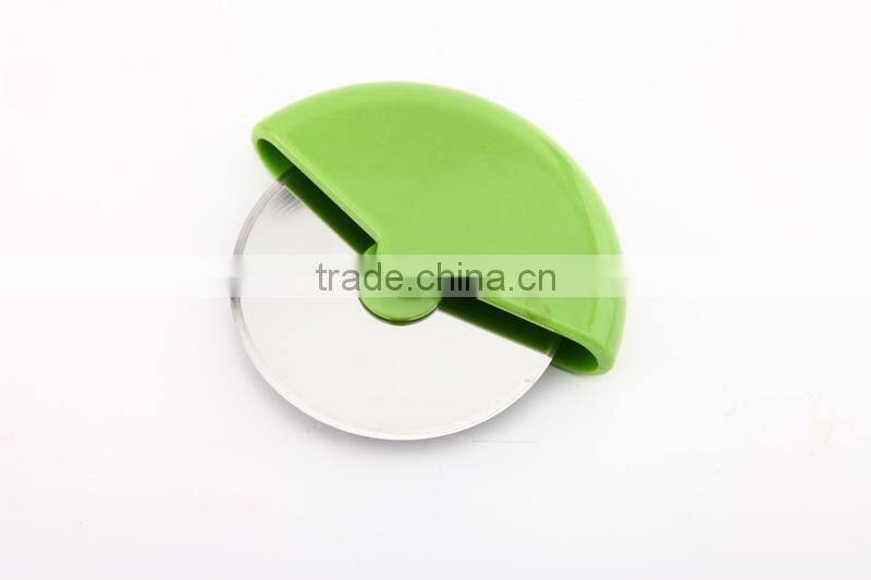 New design hot sale with high quality plastic pizza cutter