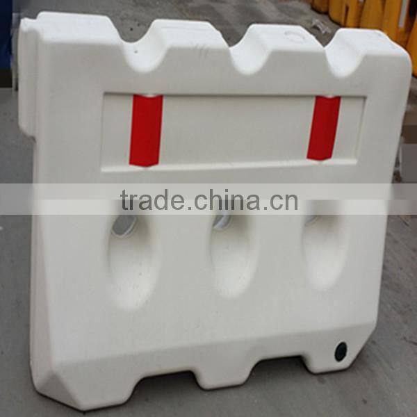 Water filled road safety barrier plastic road barrier