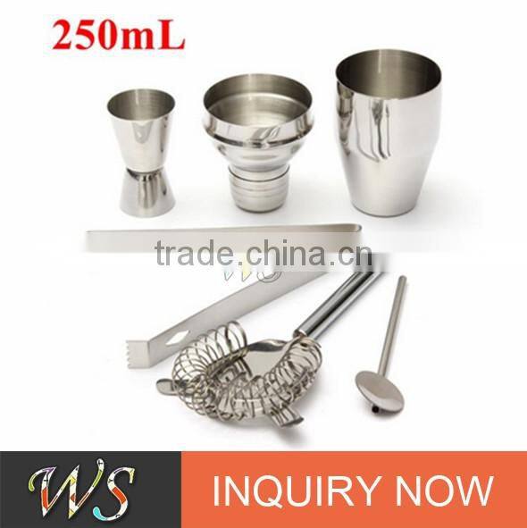 2017 famous high quality and popular plastic cocktail shaker set