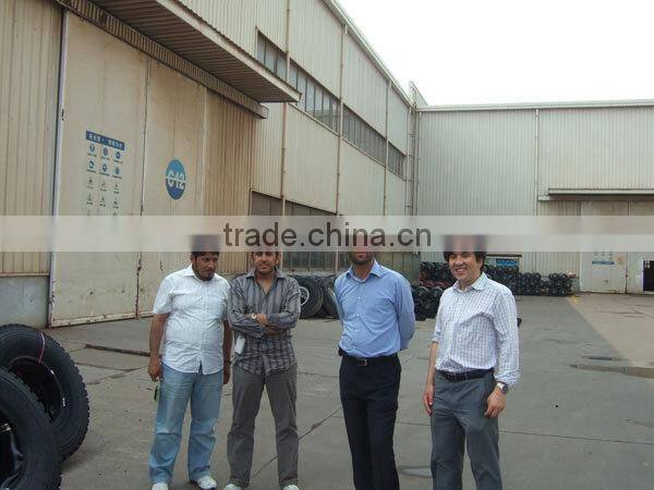 CIMC Tri Axle Bulk Cargo Transportation Van Truck Trailer/Enclosed Container Trailer