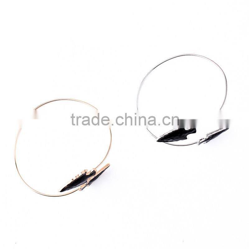 Hot gold triangle arrows arm chain