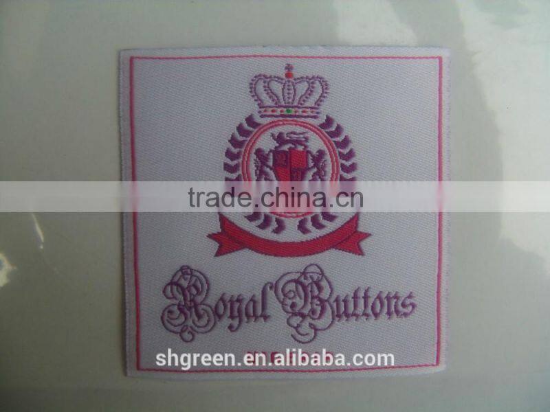 Mid-fold woven flag tag for apparel