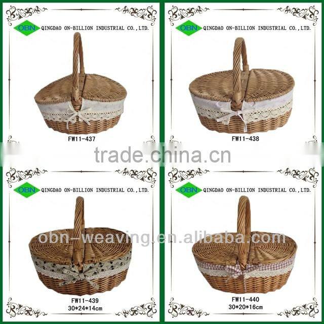 Newly woven lunch basket with lid and lining