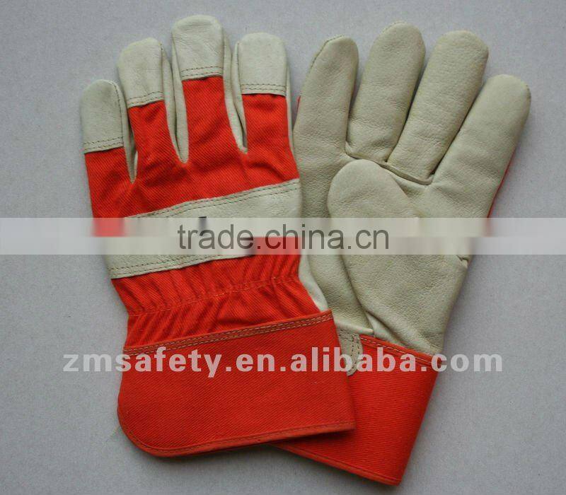 Polyurethane artificial leather winter gloves with the fur lining