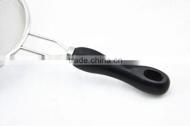 Stainless steel mesh strainer with black plastic handle