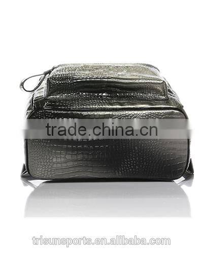 2016 good quality fashion waterproof travel backpacks and customized logo are welcome