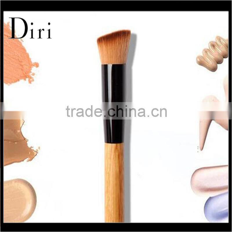 Middle size wood handle go pro makeup brush