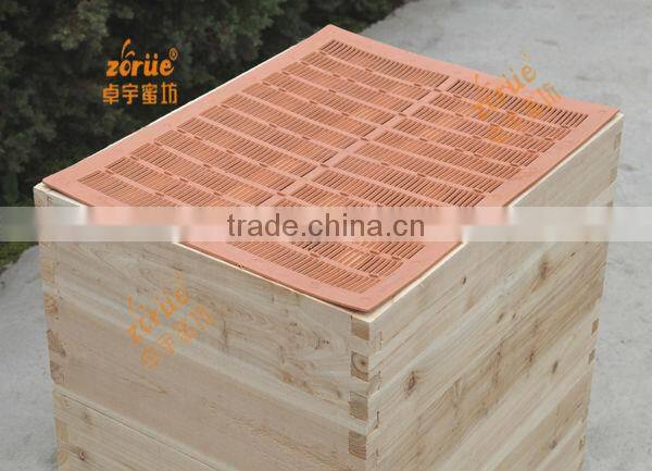 bulk supply beekeeping equipment plastic propolis collector for sale