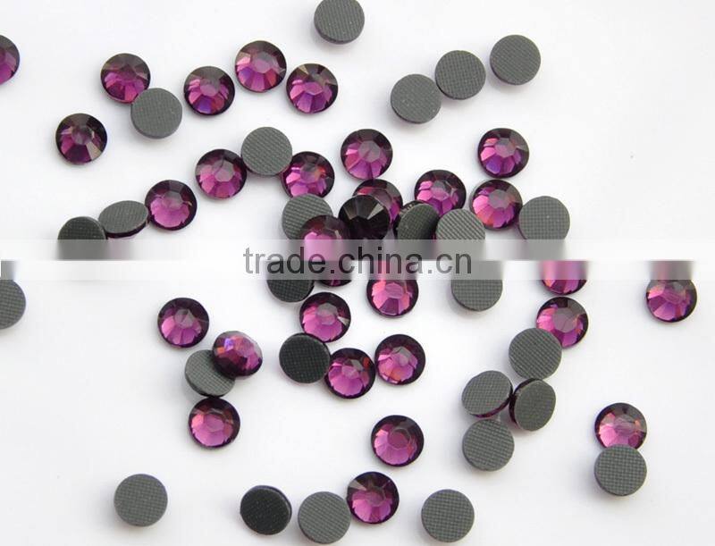 DMC Hot Fix Rhinestones Round Shape & Flatback & Glass Crystal Material in Light Amethyst