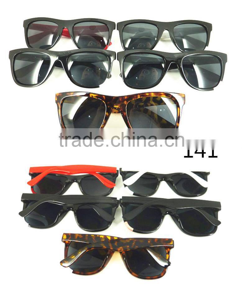China OEM New Fashion Spectacles Plain Simple Spectacle with Color Film