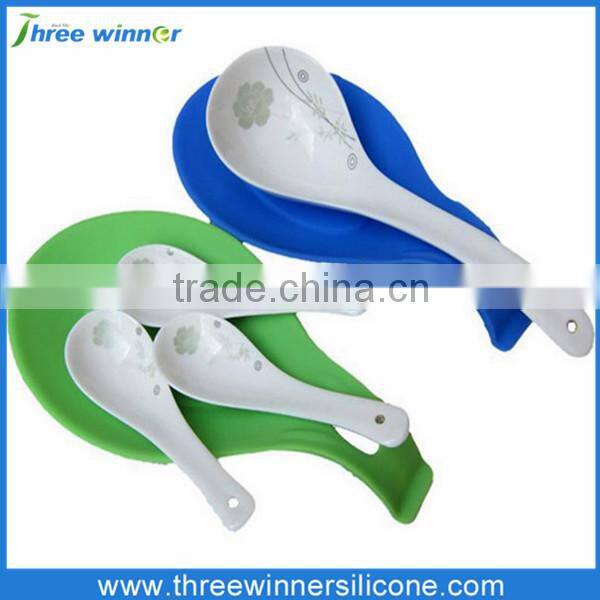 Newest hot sell LFGB standard spoon holder rest gadgets