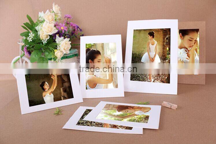 Paper photo frame with cutout paper lace
