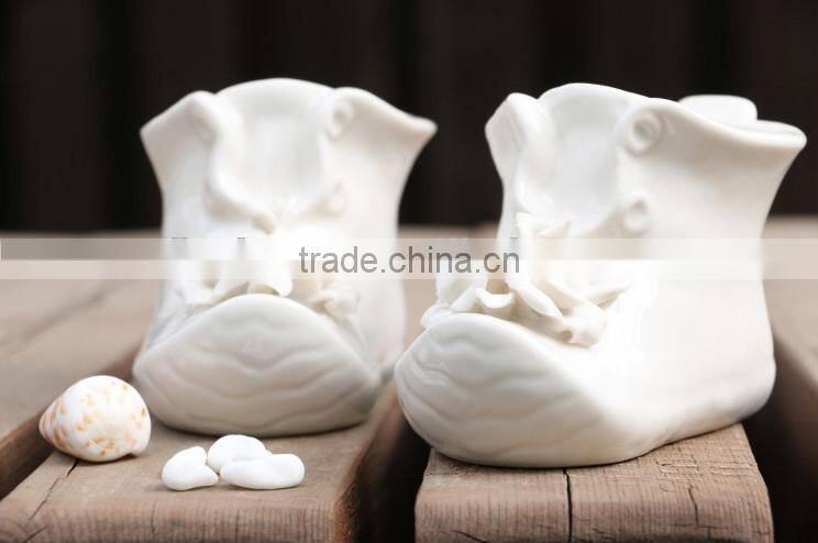 Fashion and creative ceramic shoe shape art craft