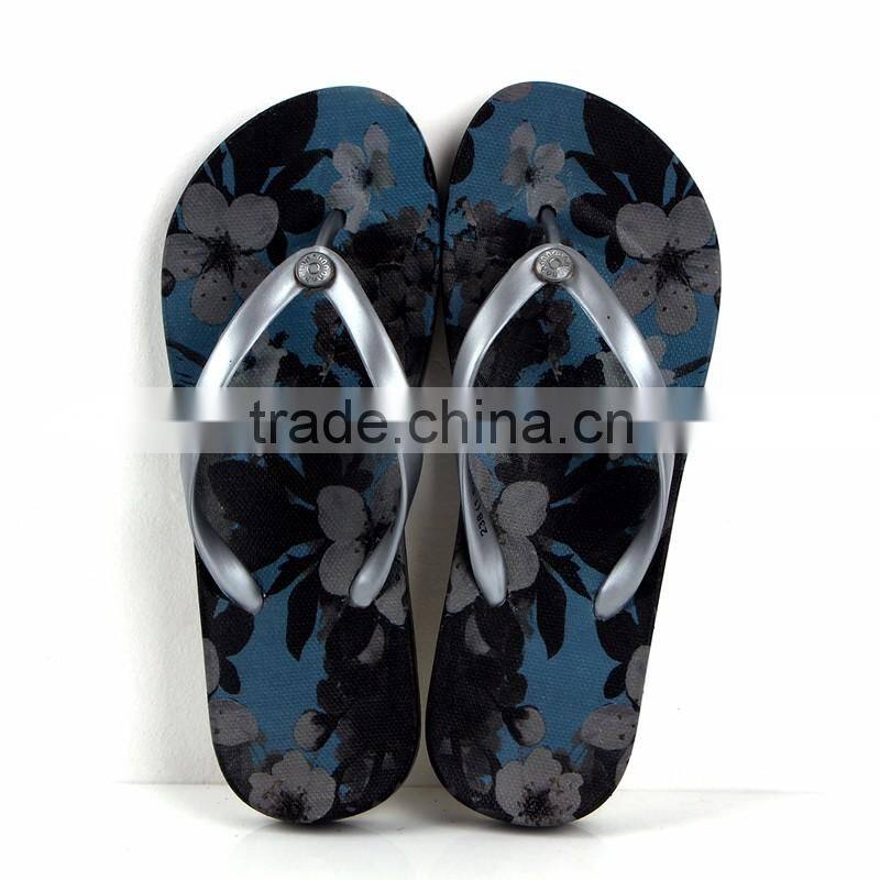 2016 attractive design sliver PVC upper women EVA low heel beach nude slippers