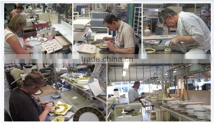 ceramic XMAS salt and pepper pots in Christmas design spice jar